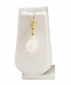 Drop-shaped-pearl-with-tiny-pearl-texture-NIP006-01